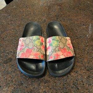 Gucci GG Blooms Supreme Slides Sandals Floral Women’s size 8 8.5 EU 39
